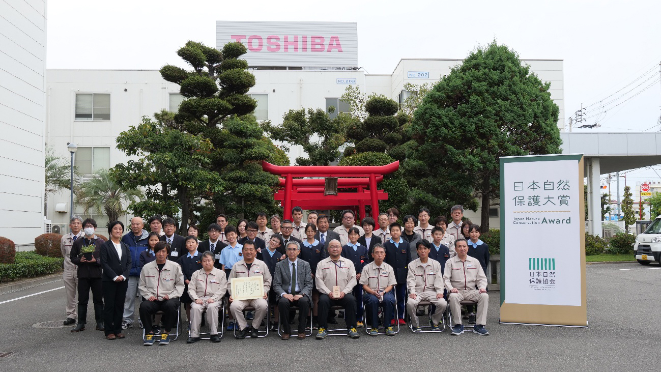 東芝ライテックのみなさんの集合写真